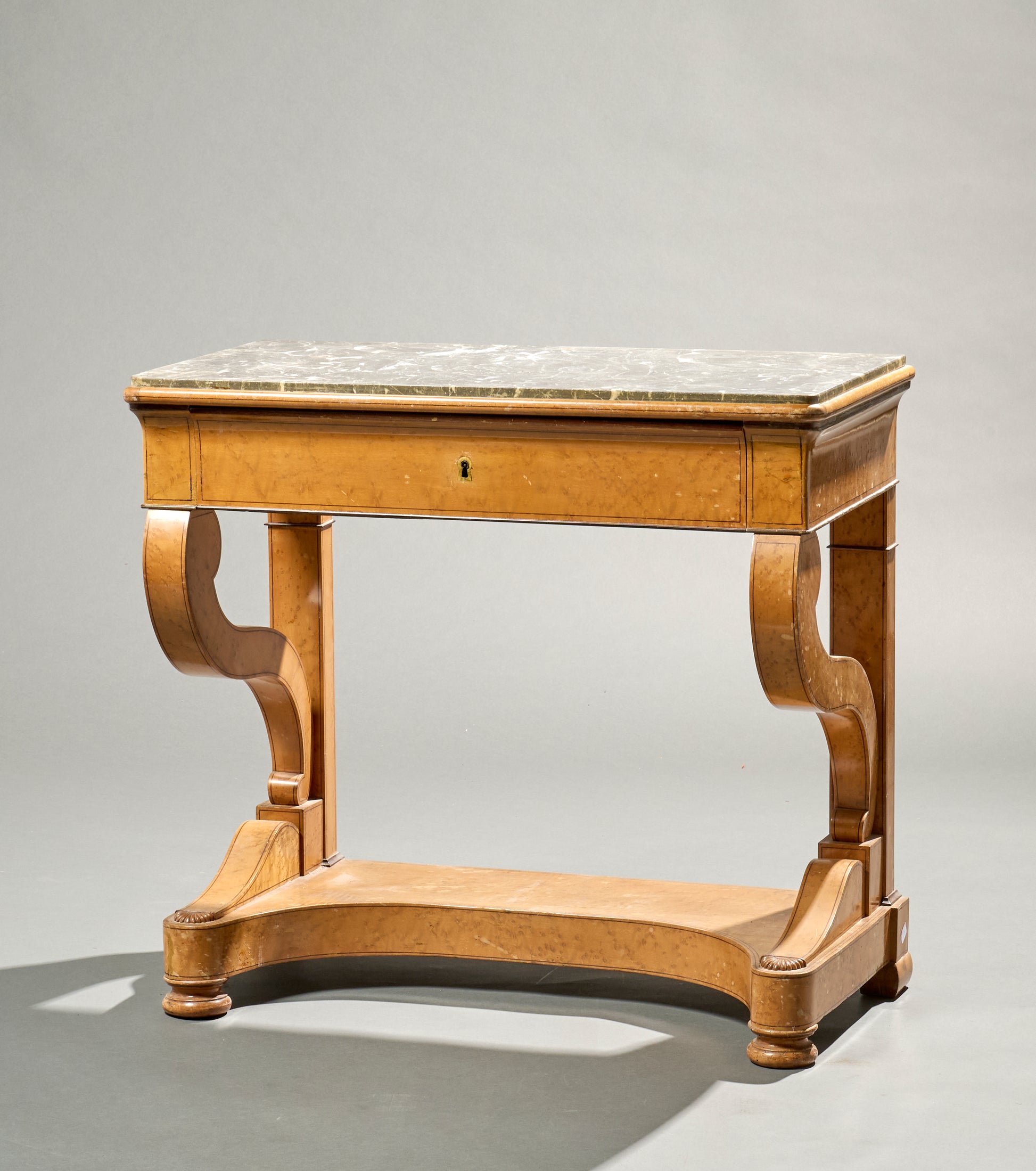 Console en placage de loupe d'orme et filets de palissandre.